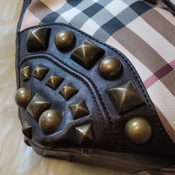 🥰⚘️BEAUTIFUL STUDDED BURBERRY NIKKI NOVA CHECK TOTE⚘️🥰 - Picture 3 of 8
